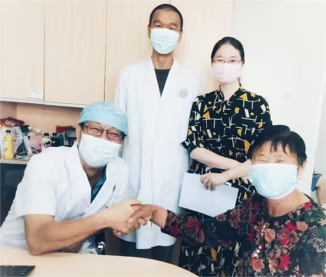 与周华主任以及粉丝合影